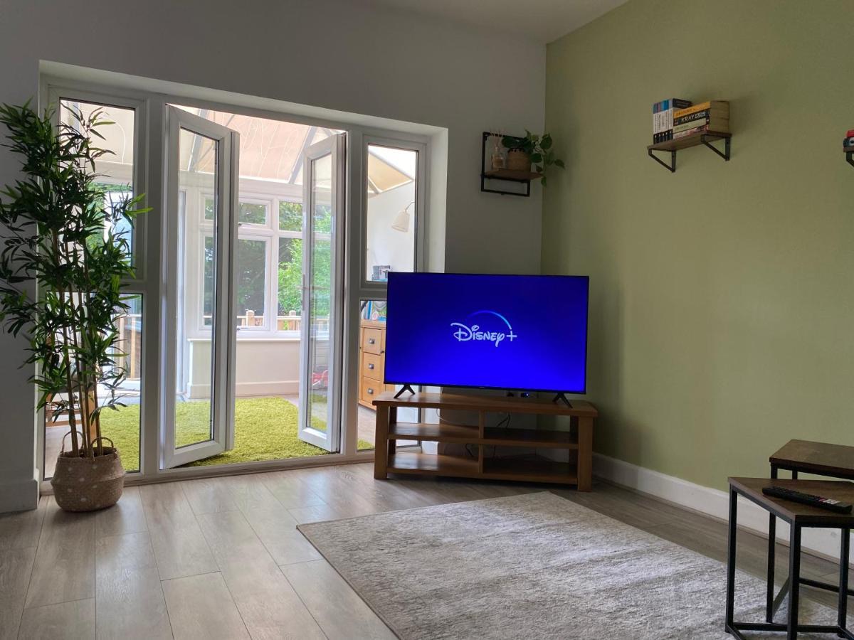 Accessible 3-Bedroom Bungalow With Patio +Driveway Southampton Exteriér fotografie